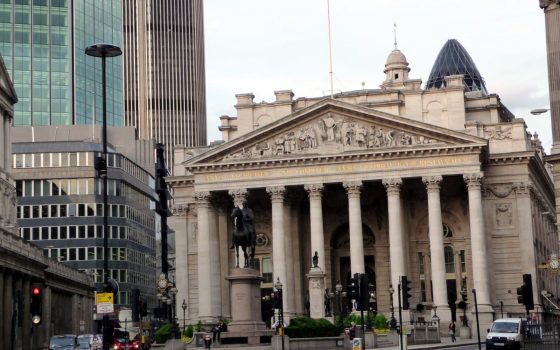 Bank of England needs more powers to decarbonise economy, say experts